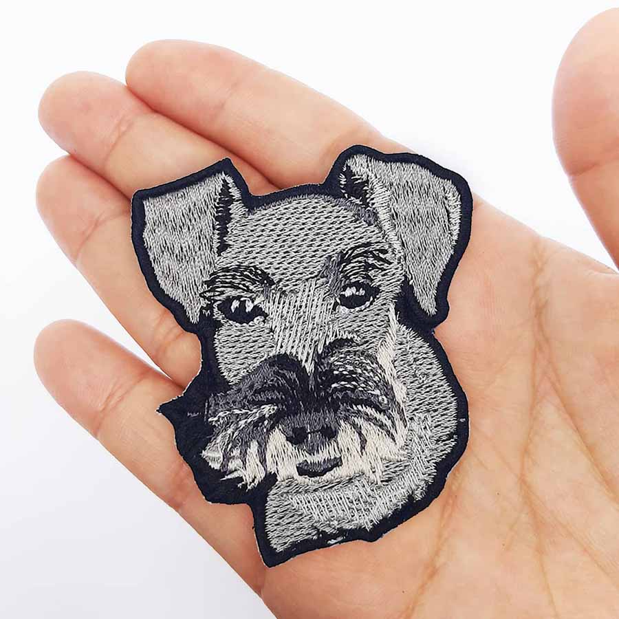 Ripley - PARCHE BORDADO - QALA DISEÑO - PERRO SCHNAUZER