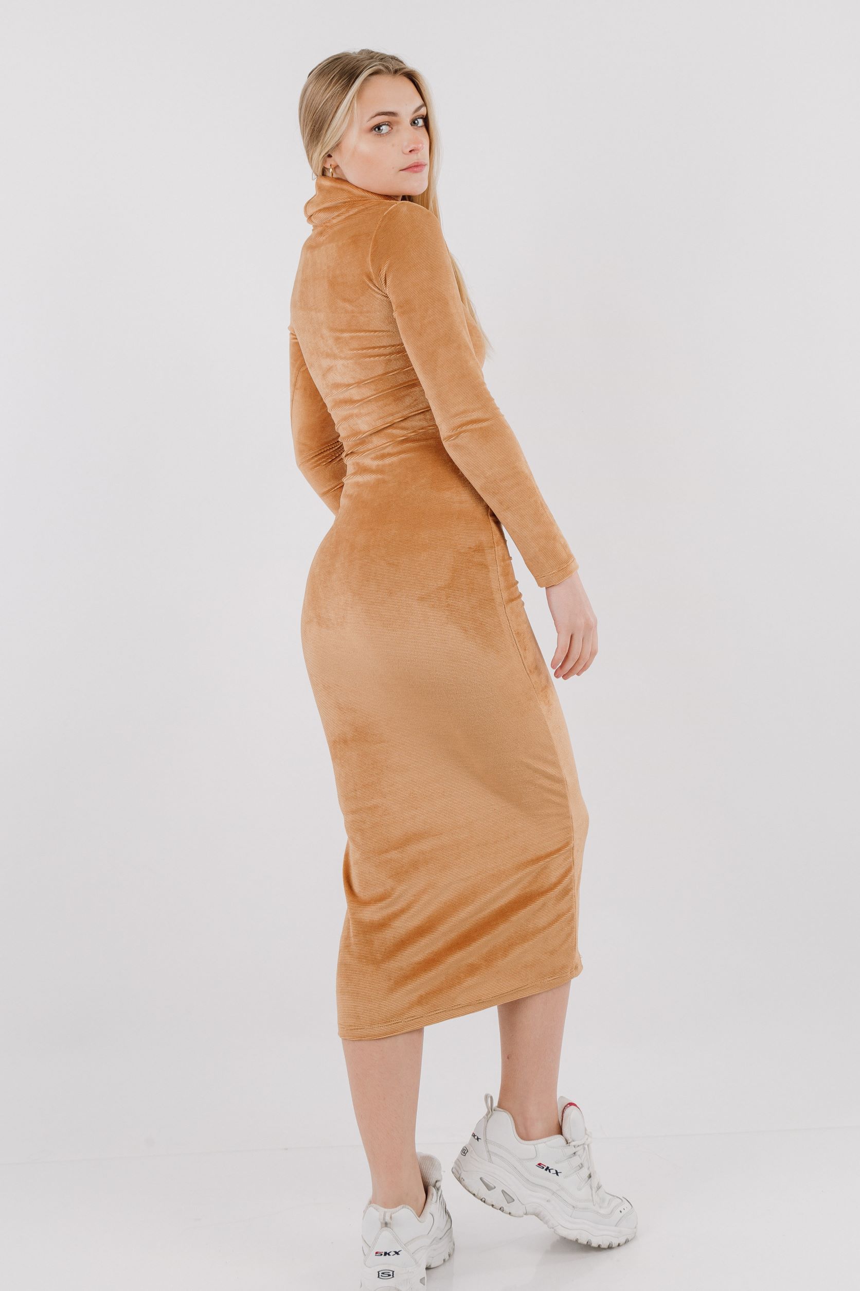 COMPRA ONLINE vestido ajustado sin mangas y semitransparencias en escote.  Paga contrareembolso.