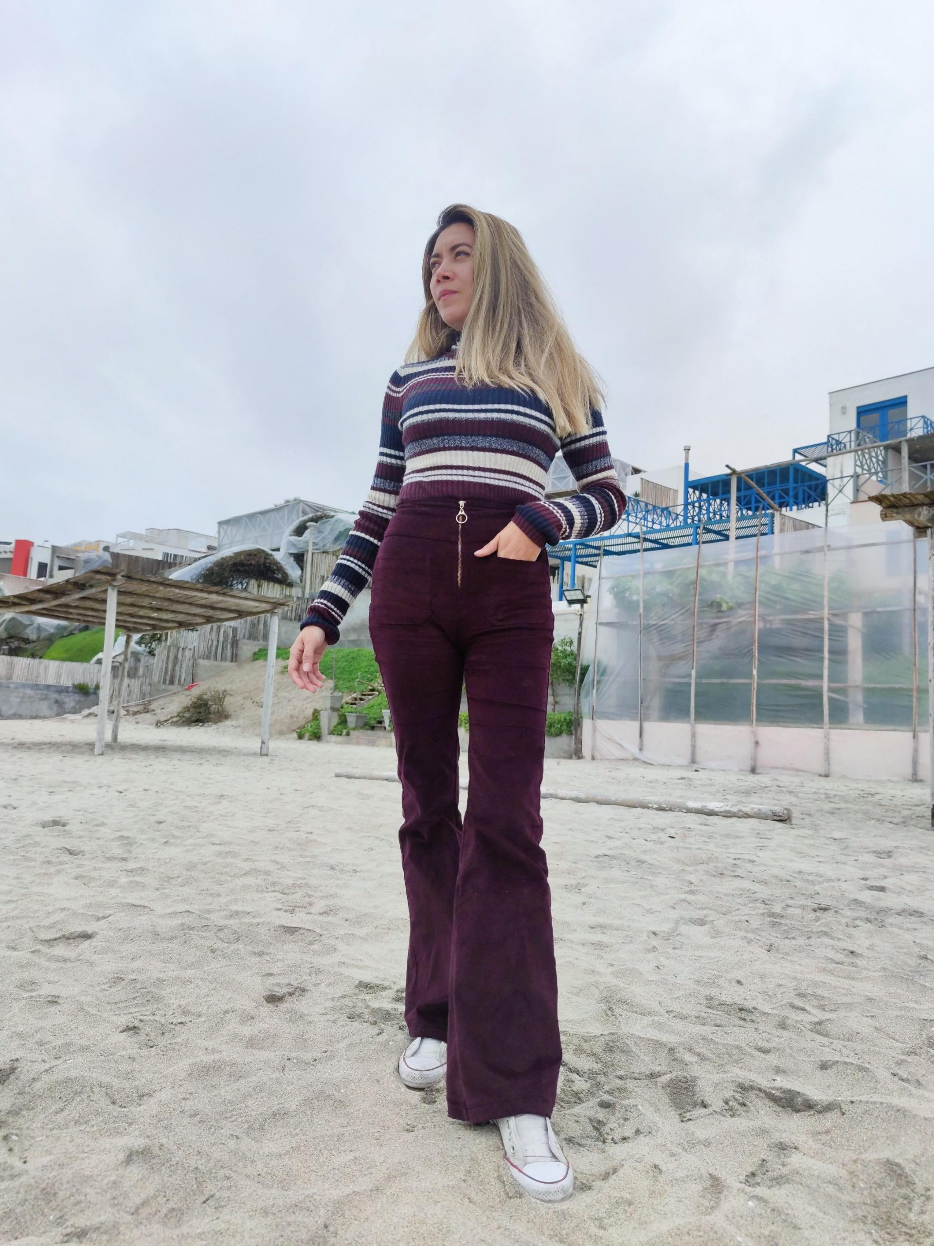 Ercikey pantalón Flare con rasgado para mujer