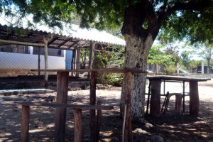 En el abandono, las aulas de una primaria de Atoyac de Escuelas de Calidad, señalan padres