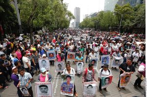 Denuncian amenazas de muerte a padres de Ayotzinapa
