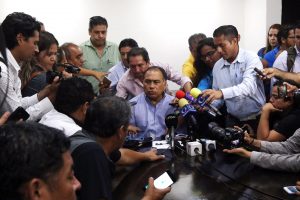 El arzobispo Garfias Merlos “sobreadjetiva” la violencia, responde el gobernador Astudillo