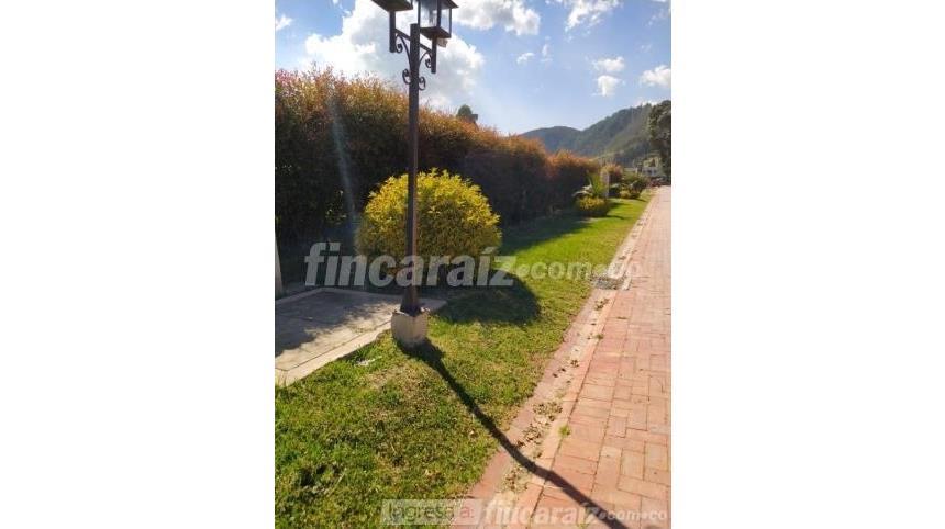 Lote en venta en Chuntame, Cajicá, 1000 m² · foto 2 de 3