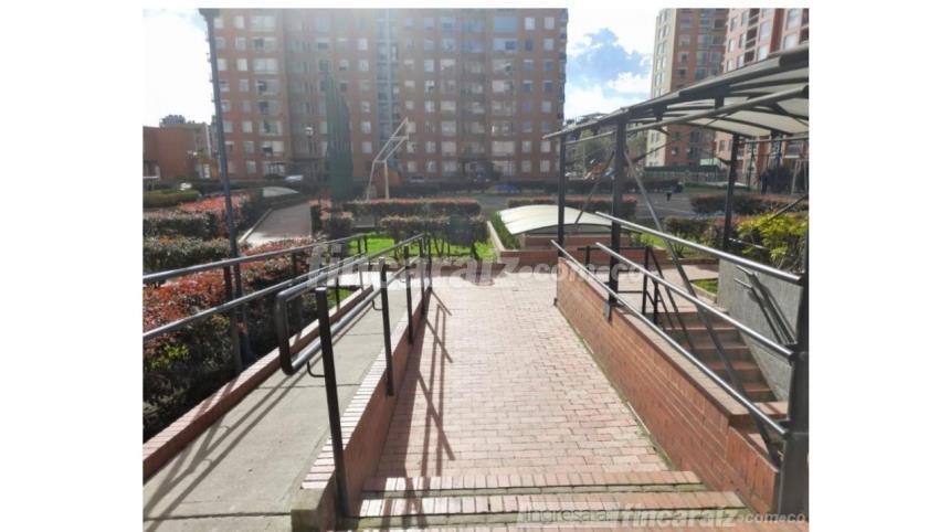 Piso – Bogotá, Villas de Granada, Localidad Engativá - Más