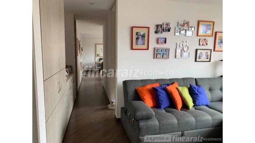 Piso – Bogotá, Villas de Santa Teresa, Localidad Suba - Más