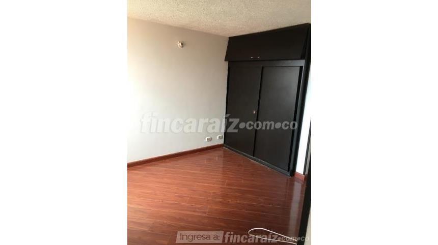 Piso – Bogotá, Bolivia, Localidad Engativá - Más