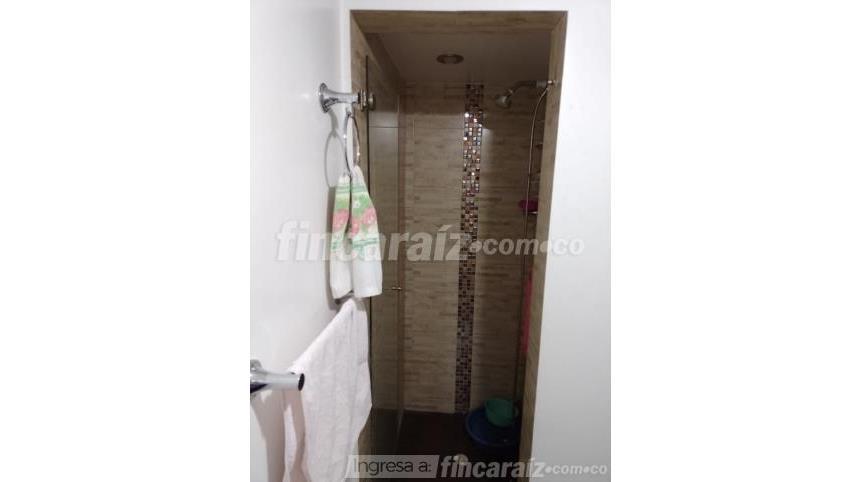 Piso – Bogotá, Metrópolis, Localidad Engativá - Más