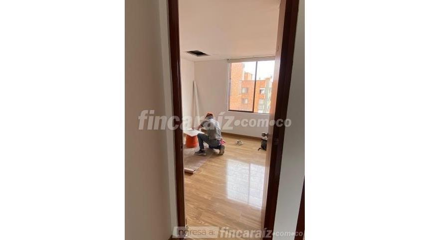 Piso – Bogotá, Villas de Santa Teresa, Localidad Suba - Más
