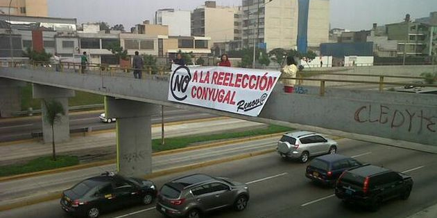 Apristas protestan nuevamente contra ‘Reelección Conyugal’ en la Vía Expresa