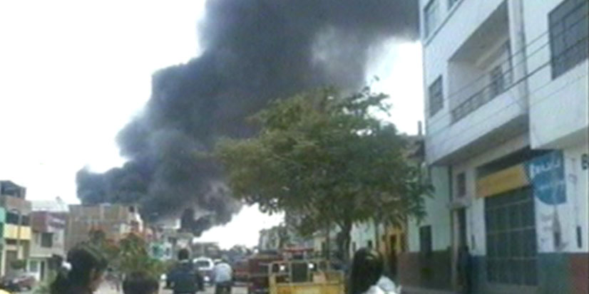 Chep&eacute;n: Reportan nueve heridos tras incendio en centro comercial de tres pisos