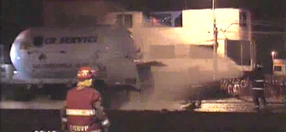 Vecinos de Ventanilla temen explosión tras fuga de gas de camión cisterna