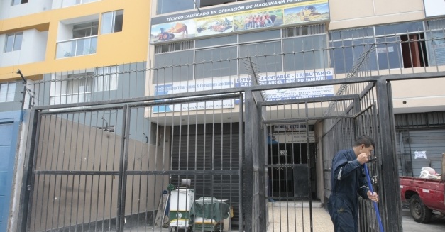 Roban pistolas, escopetas y 10 mil dólares en almacén de armas de Pueblo Libre