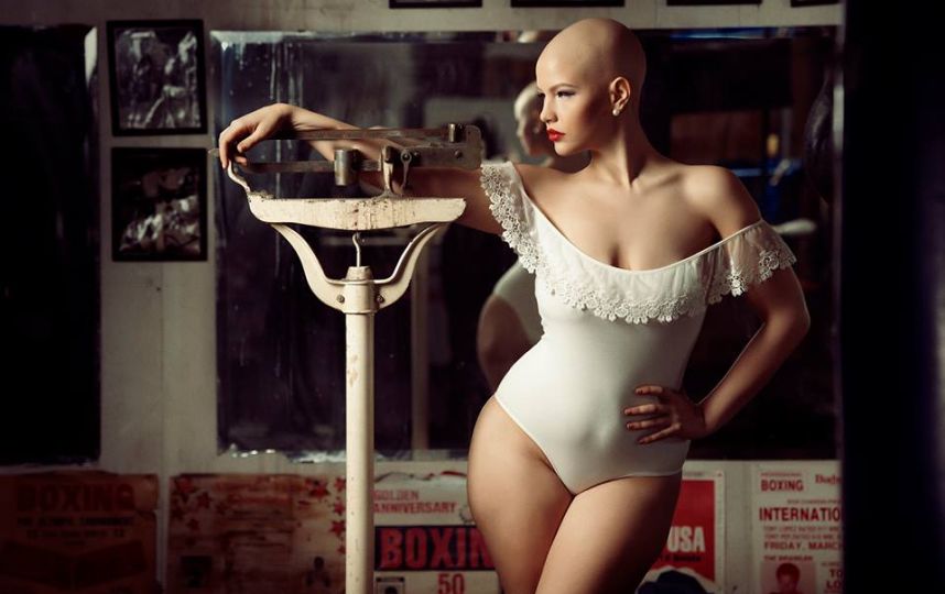 Mira las sorprendentes fotos de la canadiense que modela a pesar del cáncer