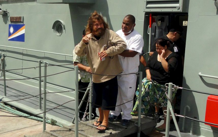FOTOS: así quedó el náufrago salvadoreño después que le cortaran el pelo