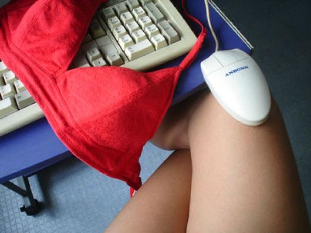 FOTOS: sonados casos de mujeres que subastaron su virginidad por Internet