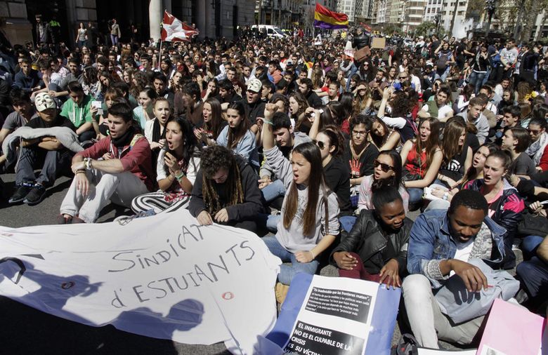 España: batalla campal en protesta de universitarios contra ley educativa