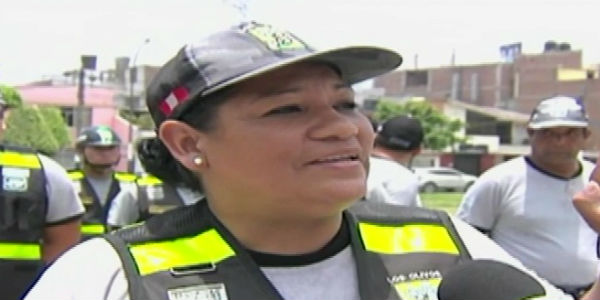 Los Olivos: mujer integrante de serenazgo frustró asalto en barbería