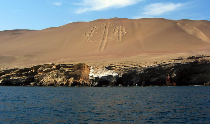 Candelabro de Paracas: cuatro turistas ingresan a zona intangible poniendo en riesgo el geoglifo