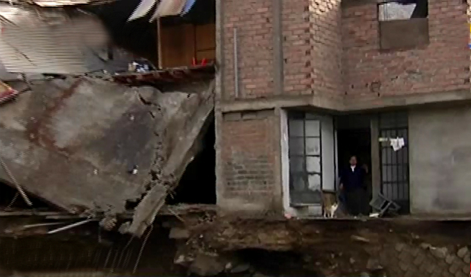 Más de 50 viviendas quedaron suspendidas tras huaico en Chosica