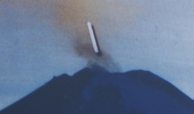 ¿Bases de ovnis en volcanes?: misterios objetos son captados en erupciones volcánicas