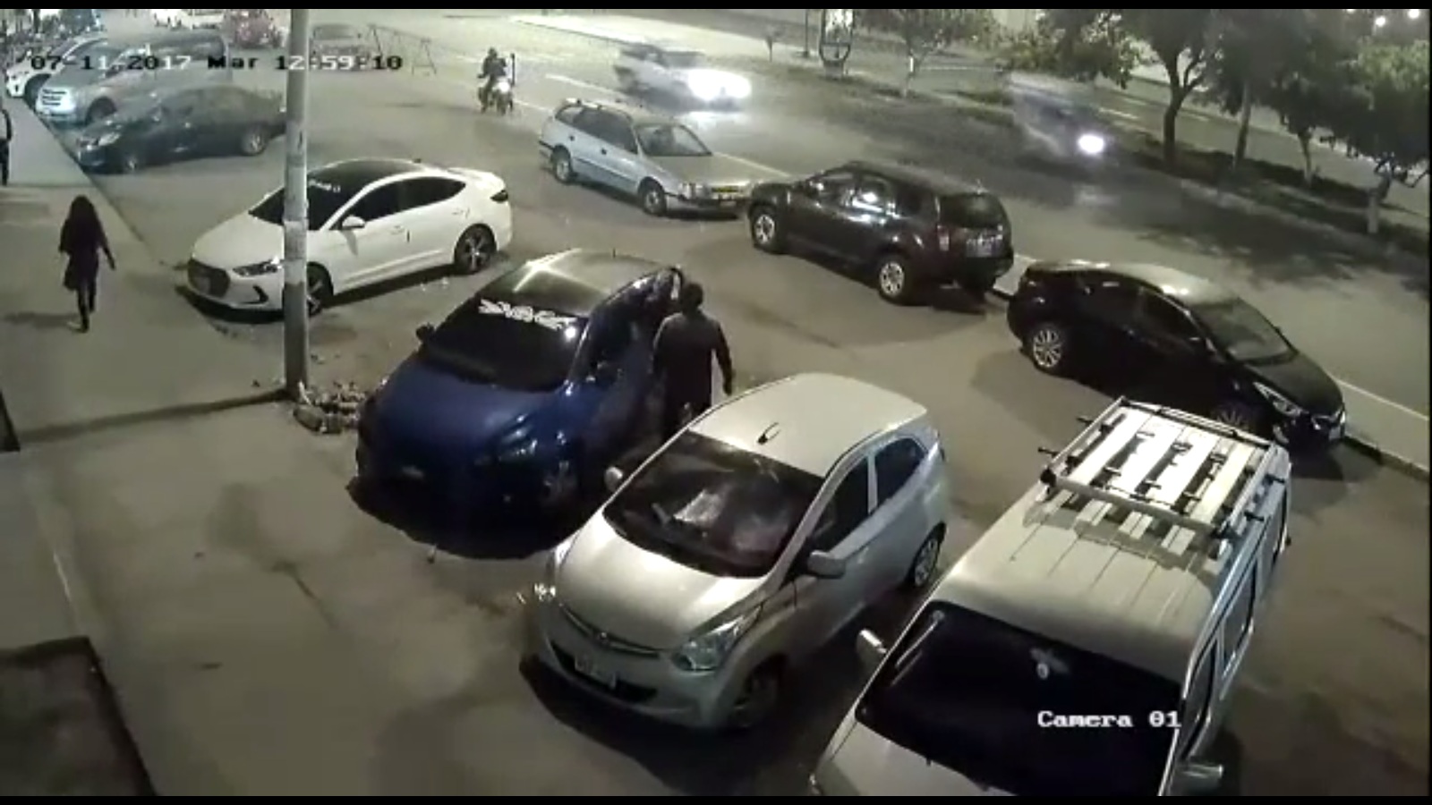 Agentes detienen a expolicía que agredió a su pareja en calles de Chimbote