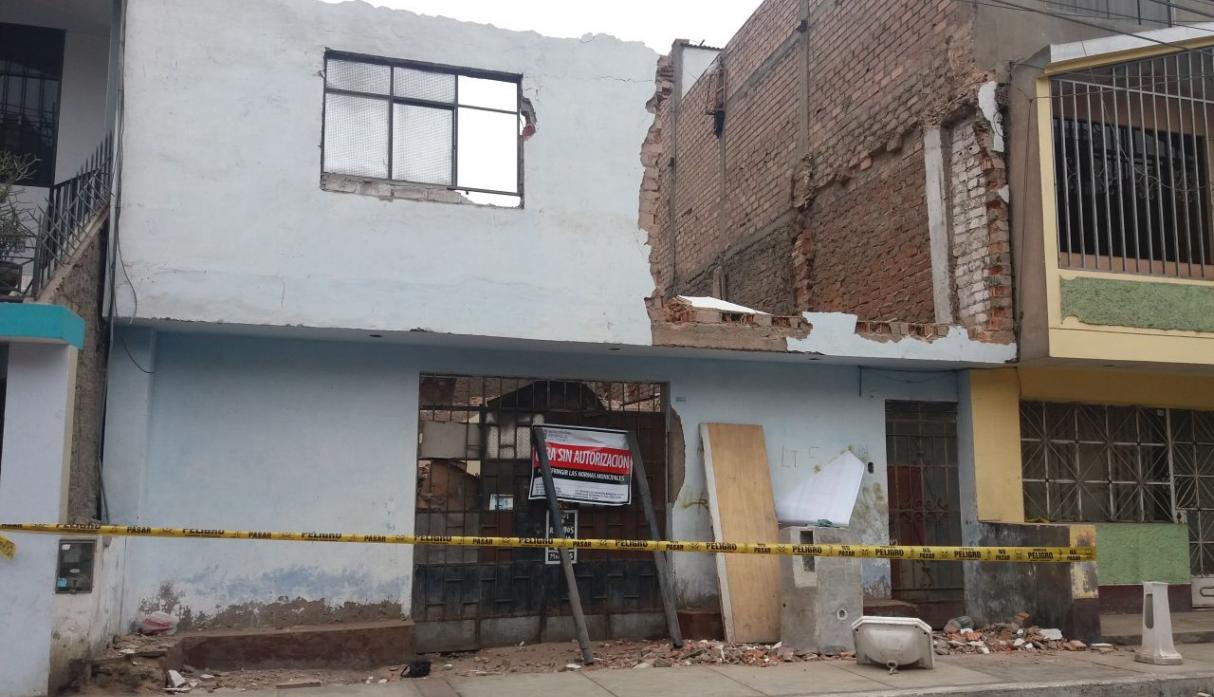Los Olivos: obreros sobreviven tras ser sepultados por pared en obra informal