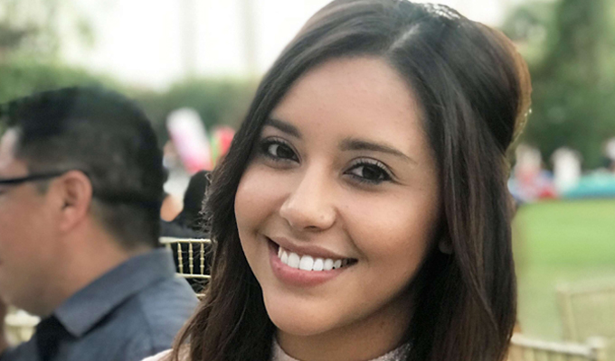EEUU: latina que sufre de cáncer se convierte en Miss California