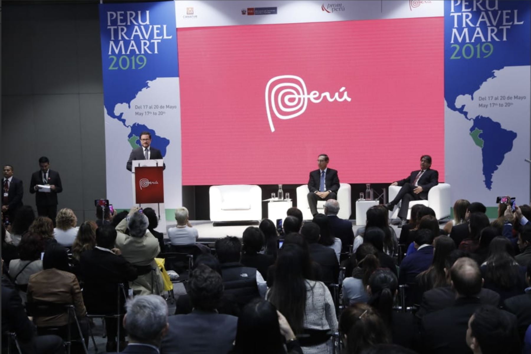 Vizcarra pide trabajar juntos para lograr en corto plazo el despegue del turismo
