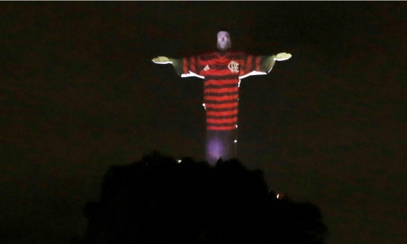 Copa Libertadores: Cristo Redentor luce la camiseta del Flamengo