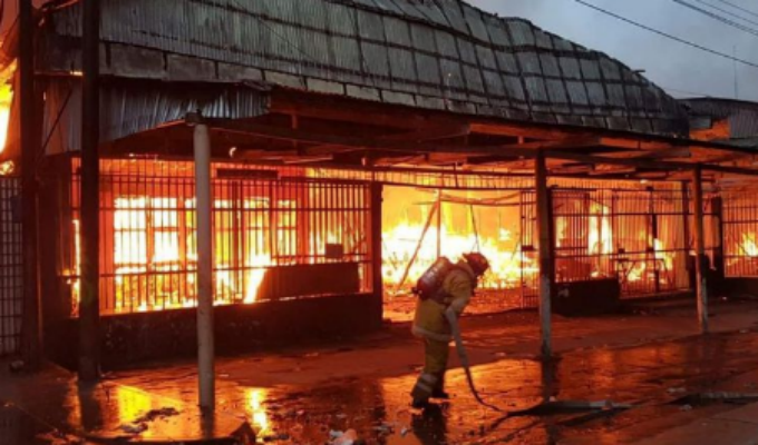 Iquitos: p&eacute;rdidas millonarias por incendio en centro comercial