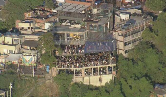 Brasil: fiestas clandestinas convertidas en una amenaza en la lucha contra la COVID-19