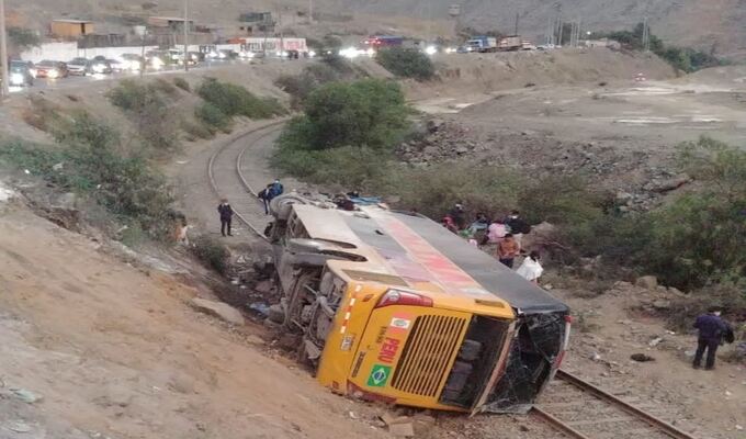 Accidente en Carretera Central: chofer de bus se habría quedado dormido, según pasajeros - Vimarsana News