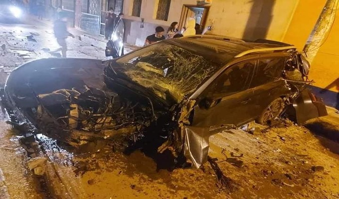 Cajamarca: vehículo termina destrozado tras impactar contra poste y ocupantes sobreviven