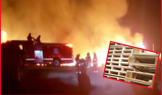 Incendio de grandes proporciones reduce a cenizas un almacén de parihuelas en Lurín