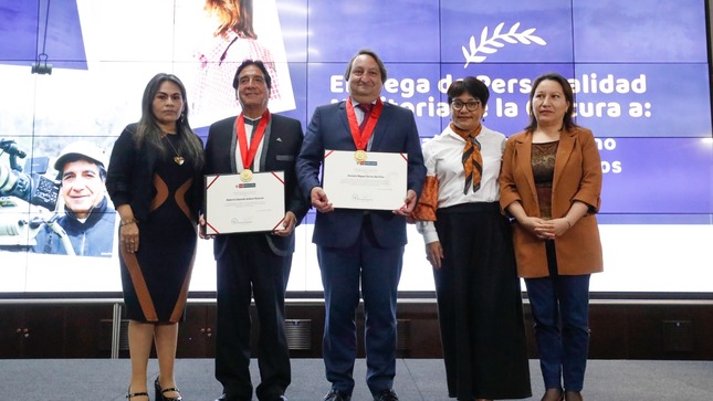 Ministerio de Cultura entregó reconocimiento de Personalidad Meritoria de la Cultura a Gonzalo Torres y Roberto Aldave