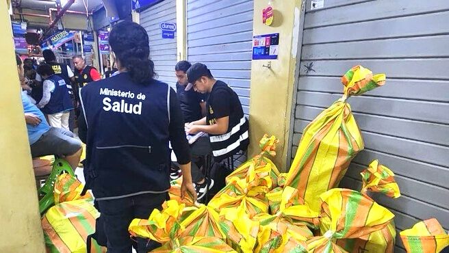 Incautan más de una tonelada de medicamentos ilegales en conocida galería del Centro de Lima