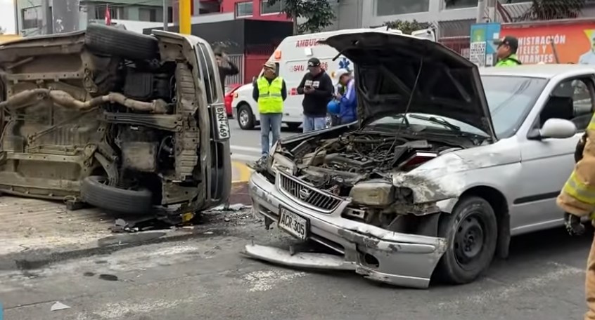 Cercado de Lima: Cuatro heridos deja choque entre dos vehículos en avenida Arequipa