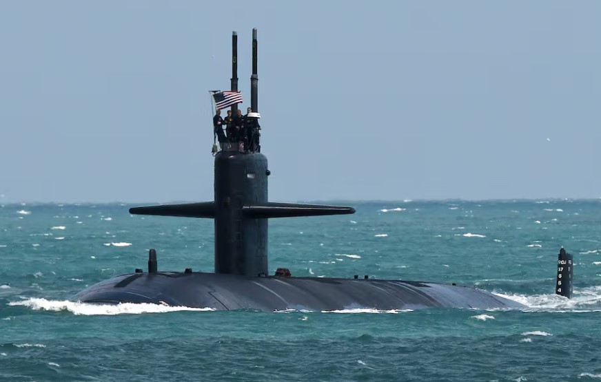 Trump despliega submarinos nucleares cerca de Rusia tras amenazas de exmandatario ruso