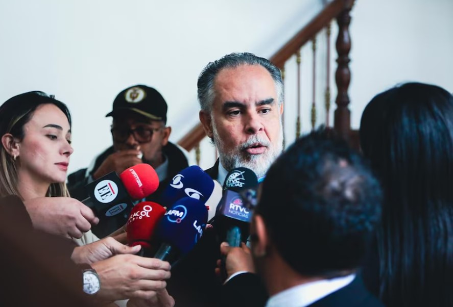 Ministro colombiano plantea ir a la Haya por isla Santa Rosa: “Si no se pondría bien feo”