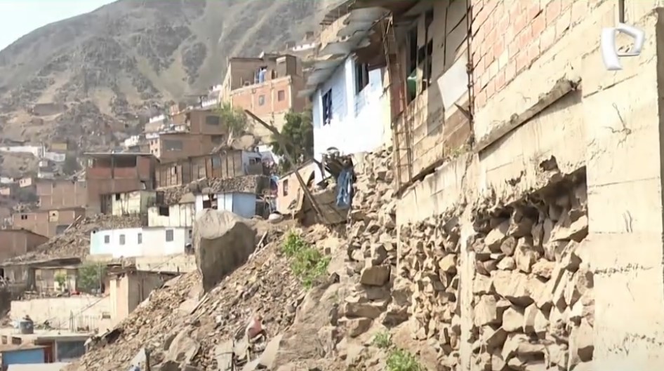 Al filo del peligro: Familias levantan sus casas sobre pircas en cerros de Lima