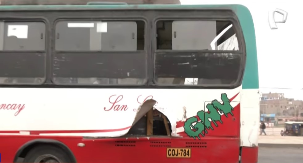 Carabayllo: tres pasajeros heridos tras detonación de explosivo en bus de transporte