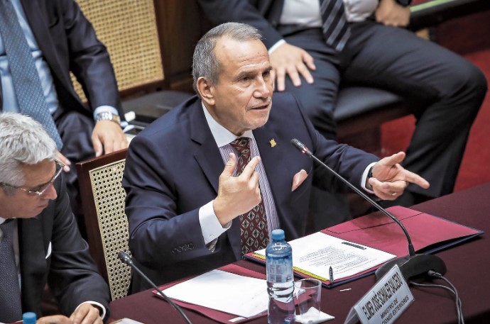 Congreso cita a canciller y ministro de Defensa por crisis fronteriza con Colombia