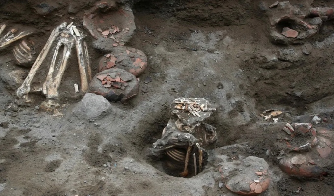 Descubren tumbas prehispánicas de hasta 2.000 años en obras de gas en Lima