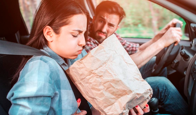 ¿Mareos en el carro? Ciencia indica que tipo de música te aliviaría y cuál te empeoraría