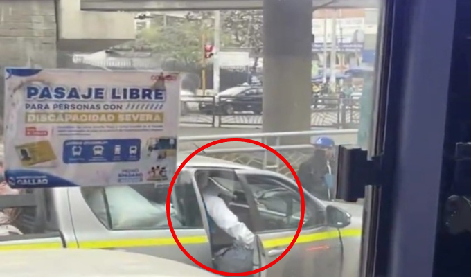 ¡De no creer! Pasajeros graban momento exacto del robo de una camioneta en SJM
