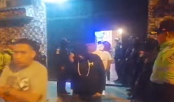 SJL: policía irrumpe en aniversario de bodas de cabecilla criminal en pleno estado de emergencia