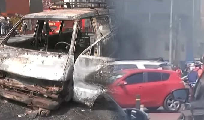 La Victoria: combi se incendia en plena avenida Canadá y queda reducida a cenizas