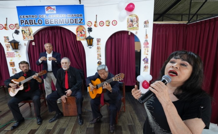 ¡Toma mientras! Adultos mayores de EsSalud celebran con alma, corazón y vida el Día de la Canción Criolla