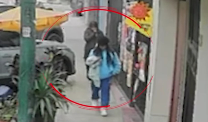 Mujeres ‘pepean’ para robar a jóvenes: se llevaron hasta la ropa de sus víctimas