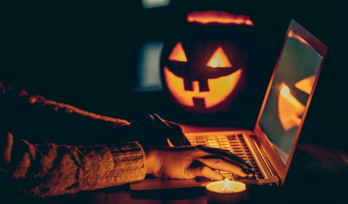 Ciberdelincuentes aprovechan Halloween para lanzar estafas en línea y robar datos personales, advierten especialistas